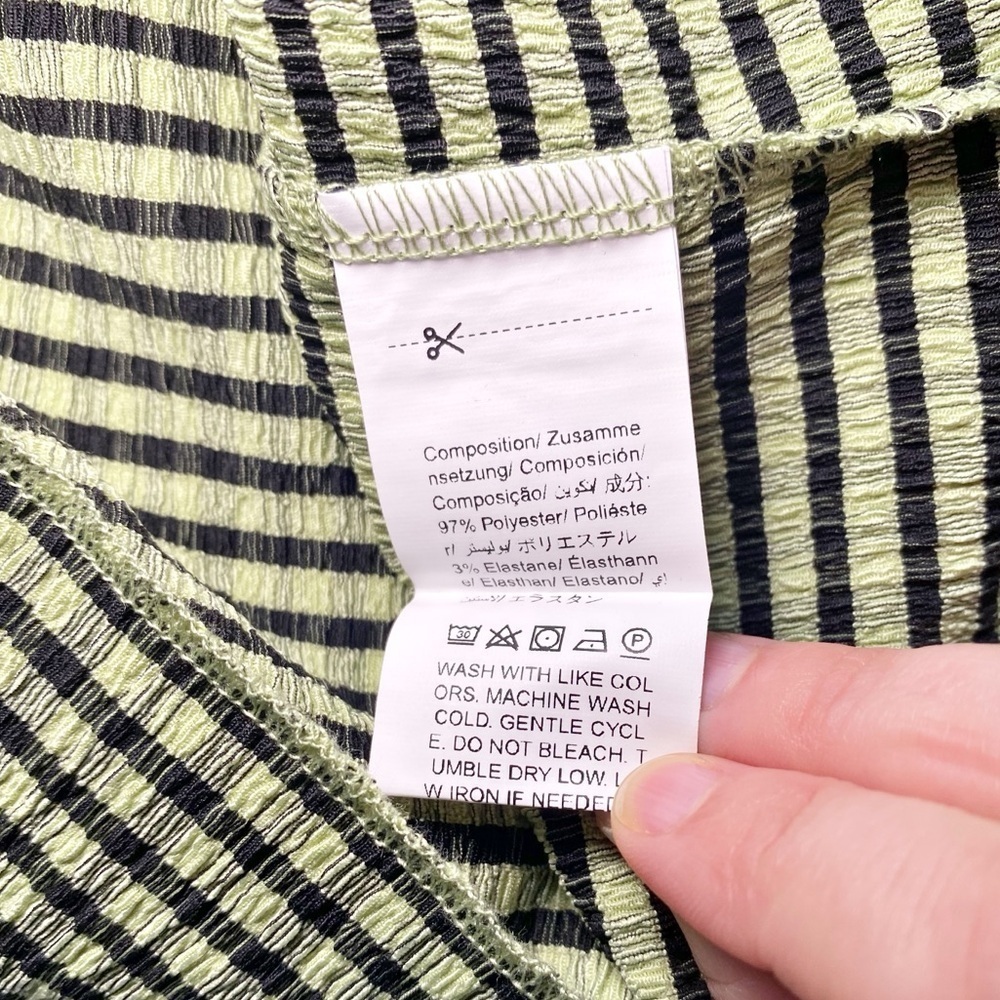 Dazy Green and Black Gingham Sleeveless Button Down Women's Top - Picture 8 of 12